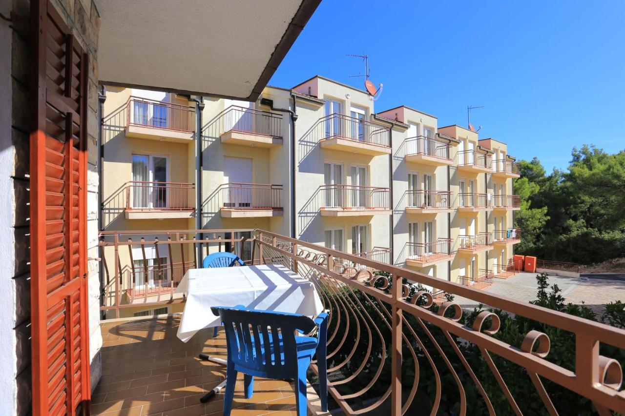 Apartments By The Sea Arbanija, Ciovo - 17332 Trogir Exterior foto