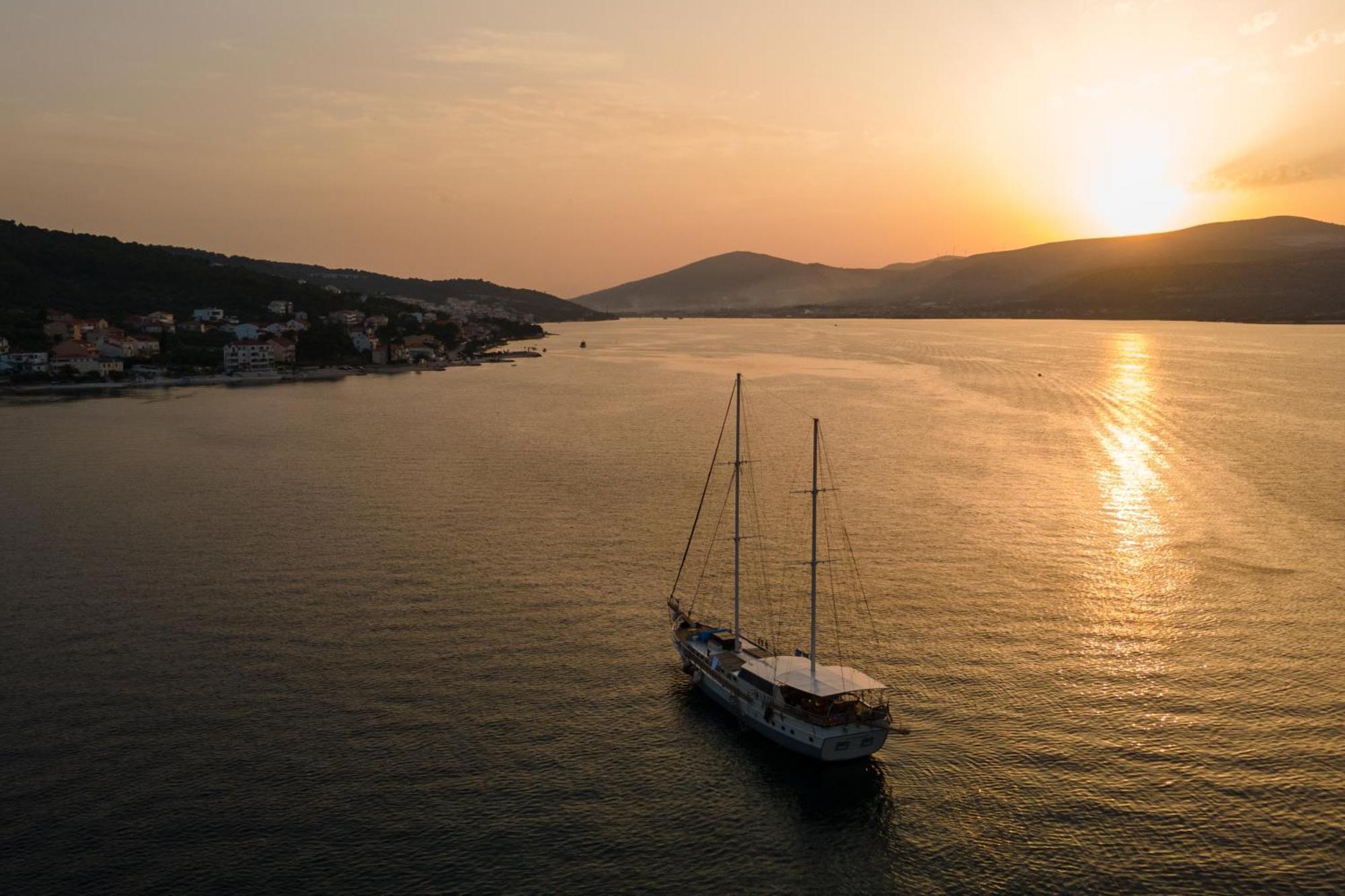 Apartments By The Sea Arbanija, Ciovo - 17332 Trogir Exterior foto